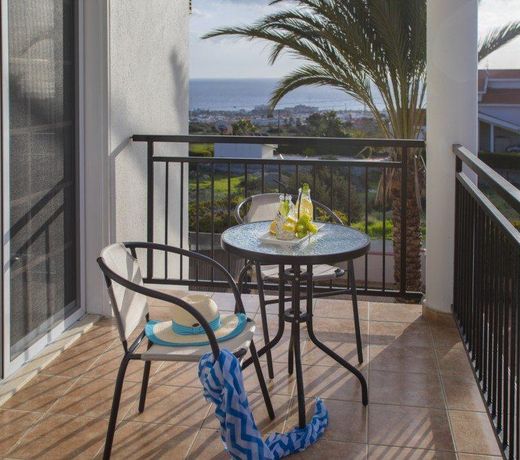 Imagine You and Your Family Renting this Perfect Holiday Villa minutes from the beach, Villa Ayia