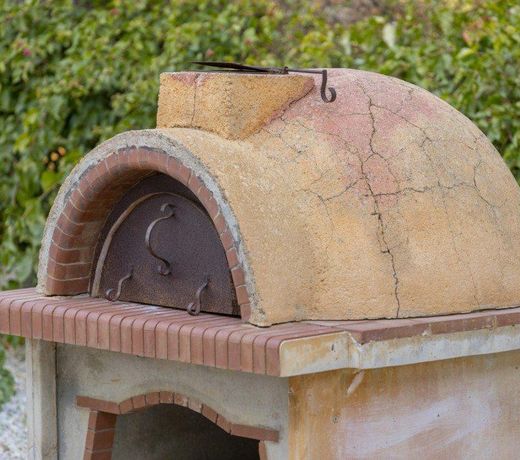 Imagine You and Your Family Renting this Perfect Holiday Villa minutes from the beach, Villa Ayia