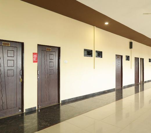 OYO Flagship 64715 Orient Palace
