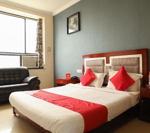 OYO Flagship 64715 Orient Palace