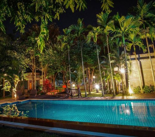 Olive Ivory Resort 12BR Sleep 34 w/Pool &Breakfast