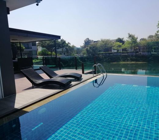Pool villa house