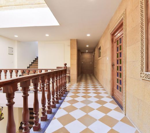 Capital O 61119 Hotel Surya Vilas
