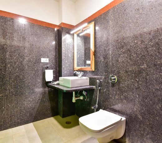 Capital O 61119 Hotel Surya Vilas