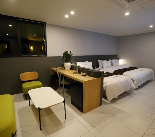 Forest 701 Hotel