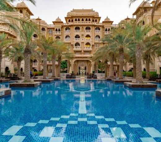 HiGuests - Luxurious 1BR in Palms with Private Beach Access
