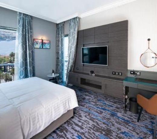 Edge Creekside Hotel