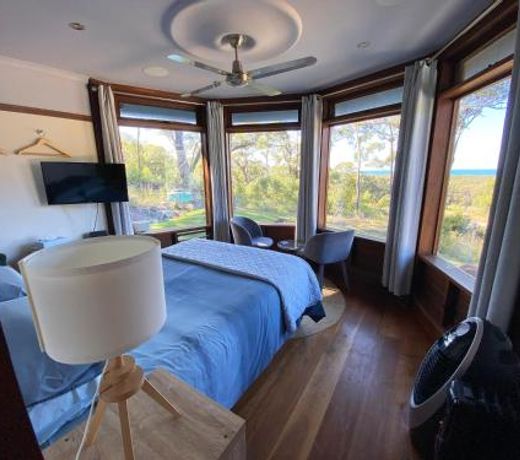 The Pool House - Crescent Head - stunning ocean views, pet friendly