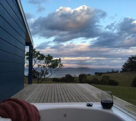 The Woolshed and Farmhouse Blue, Bruny Island