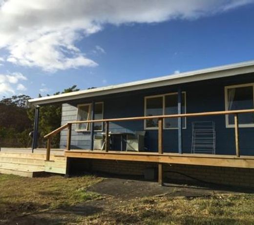 The Woolshed and Farmhouse Blue, Bruny Island
