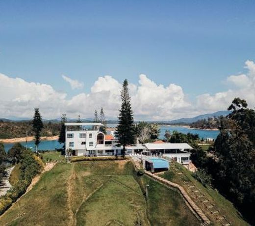 Paradise Lake Finca Hotel