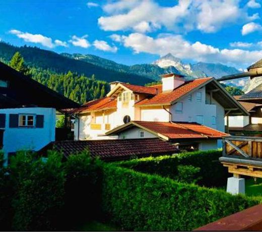Alpine Escape Holiday Home with Mountain View
