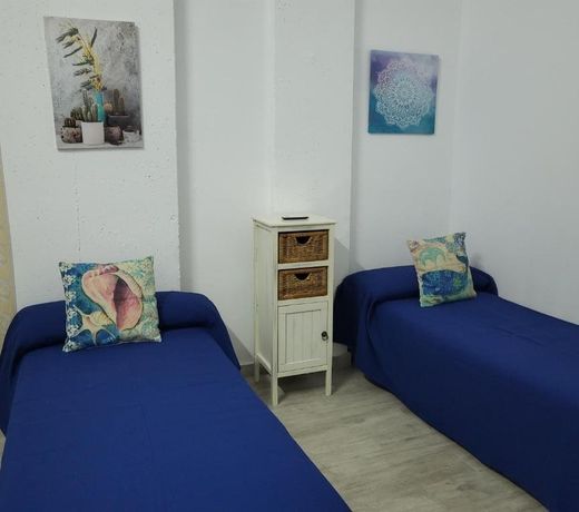 LUJOSO ADOSADO de TRES HABITACIONES en VERA PLAYA A 200 METROS DEL MAR