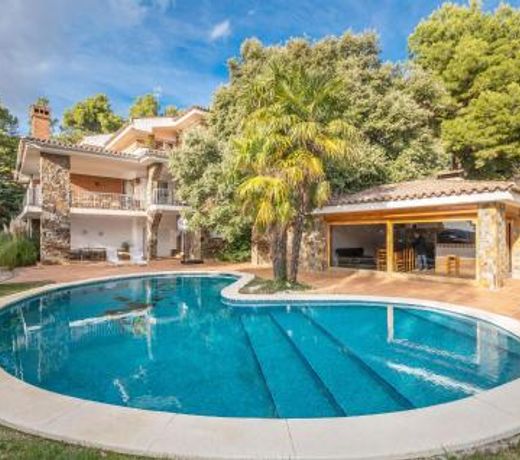 Awesome Home In Matadepera With Wifi, Outdoor Swimming Pool And Swimming Pool