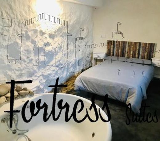 Fortress Jacuzzi Suites