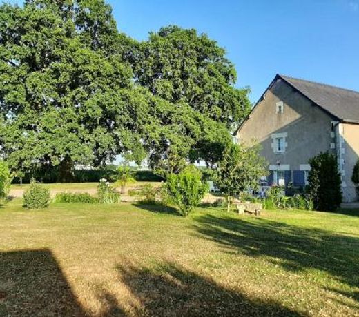 Studio avec jardin clos et wifi a Thilouze