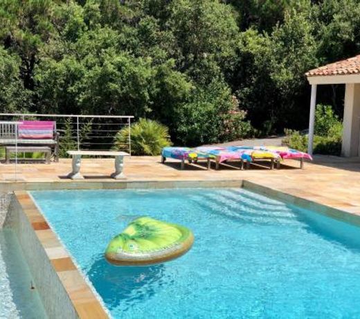 Plushy Villa with Private Pool and Sea Views in La Croix Valmer