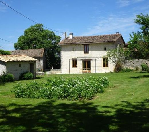 Domaine du Clos de la Touche Parc et Piscine