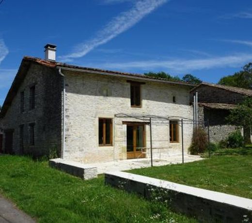 Domaine du Clos de la Touche Parc et Piscine
