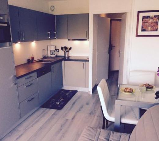 Appartement 2 pieces, renove, 2 piscines+tennis, mer, climatisation