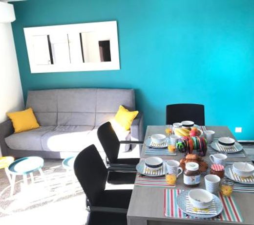 Appartement 3 pieces, refait a neuf, haut standing, piscine, mer a pieds