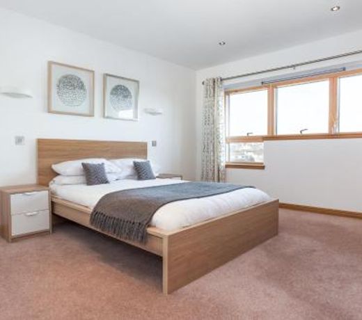 Executive Riverside 3 Bed Apartment