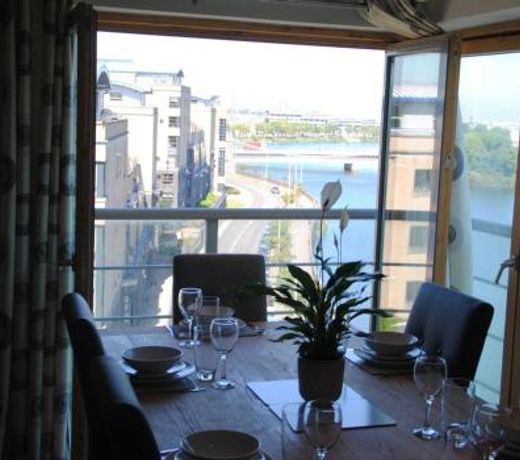 Executive Riverside 3 Bed Apartment