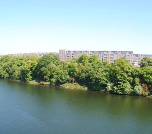 Executive Riverside 3 Bed Apartment
