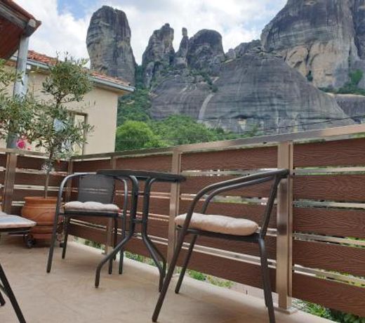 The house under the rocks of Meteora 1