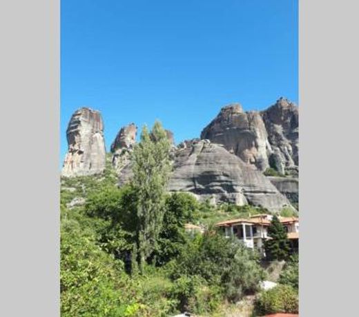 The house under the rocks of Meteora 1
