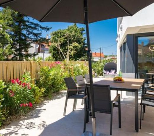 Villa Elena Deluxe mit Whirlpool und POOL am MEER