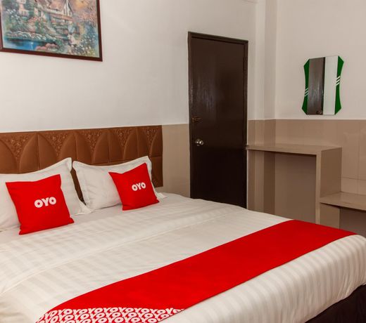 OYO 89851 Leila Hotel