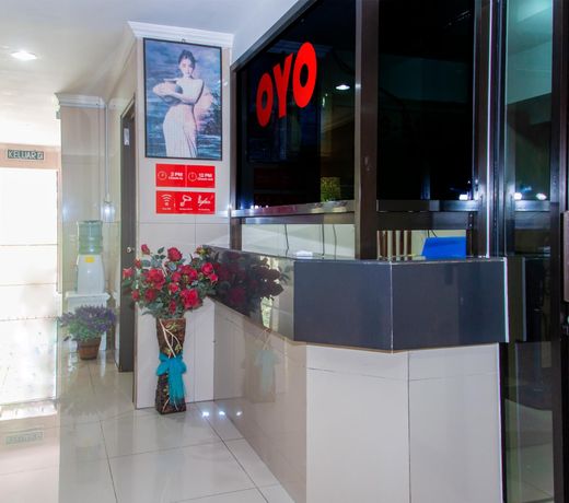 OYO 89851 Leila Hotel