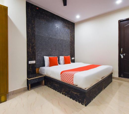 Capital O 28712 The Shivaay Hotel