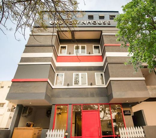 OYO Townhouse 329 Pipliyahana Square