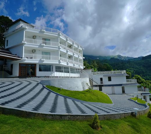 Moonline Resort