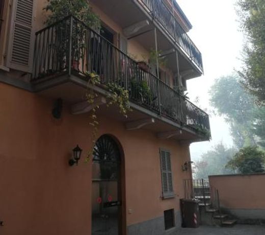 BILOCALE VICINO AL TEATRO PONCHIELLI