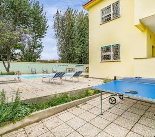 Beautiful home in Torvaianica with 5 Bedrooms and Outdoor swimming pool