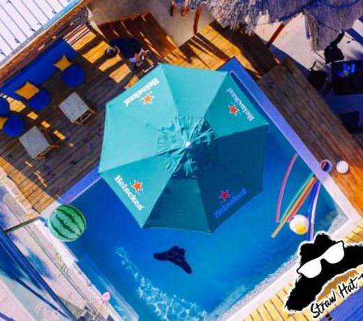 Straw Hat Hostel & Rooftop Bar