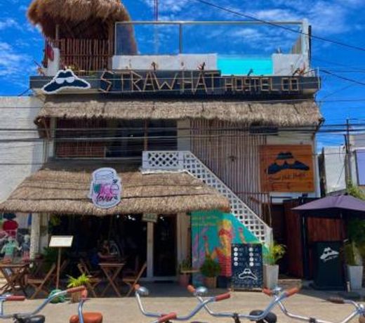 Straw Hat Hostel & Rooftop Bar