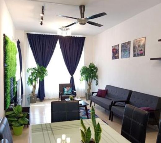 Ken1606 Home - Centre of KB, WIFI, 6 to 8 pax