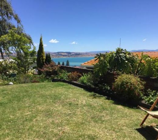 Jacaranda Lodge - Napier Hill Holiday Home