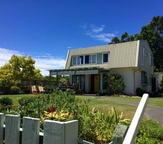 Jacaranda Lodge - Napier Hill Holiday Home