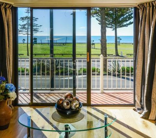 Marine Parade Magic - Napier Holiday Home