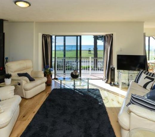Marine Parade Magic - Napier Holiday Home