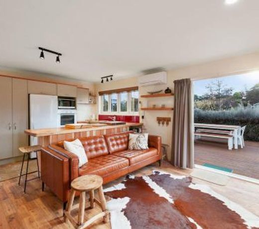 The Purple House - Ohakune Holiday Home with Spa Pool