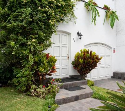 Lima 18 Boutique