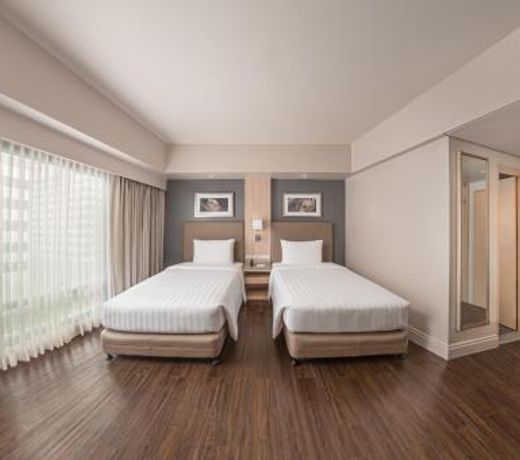 Seda Central Bloc Cebu - Multiple Use Hotel
