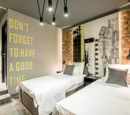 7 Rooms Suites