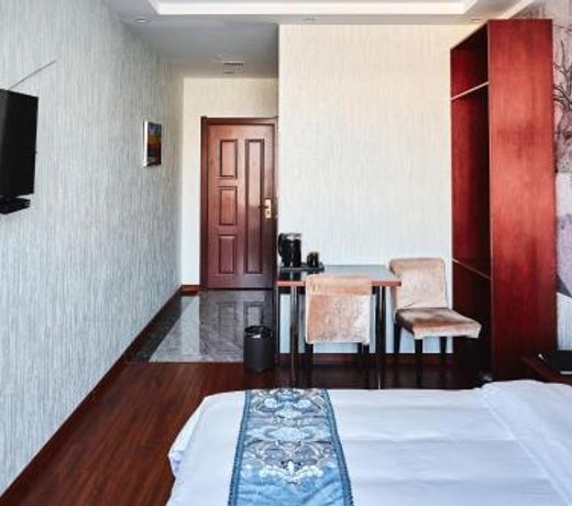 Holiday Hotel